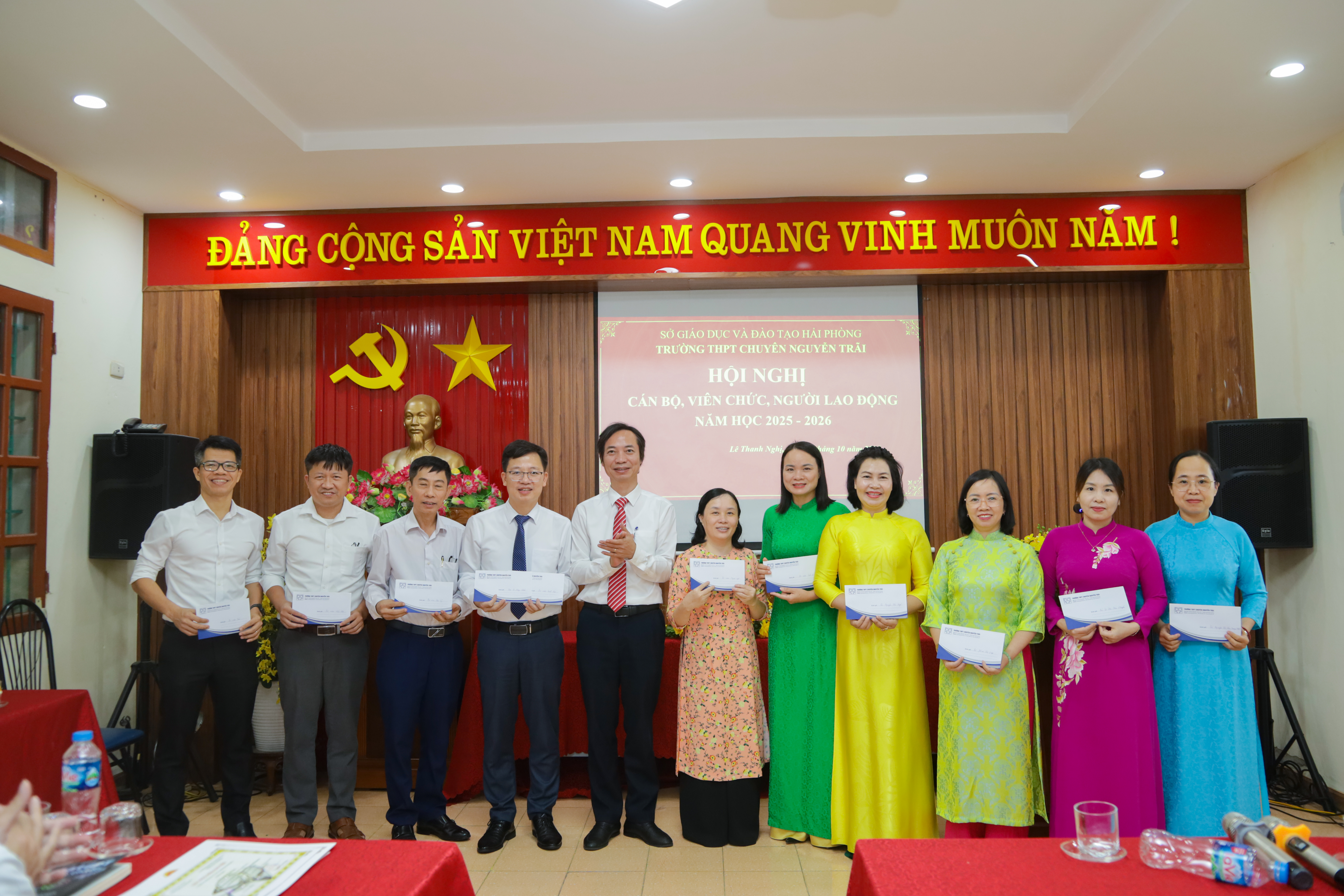 hoi nghi